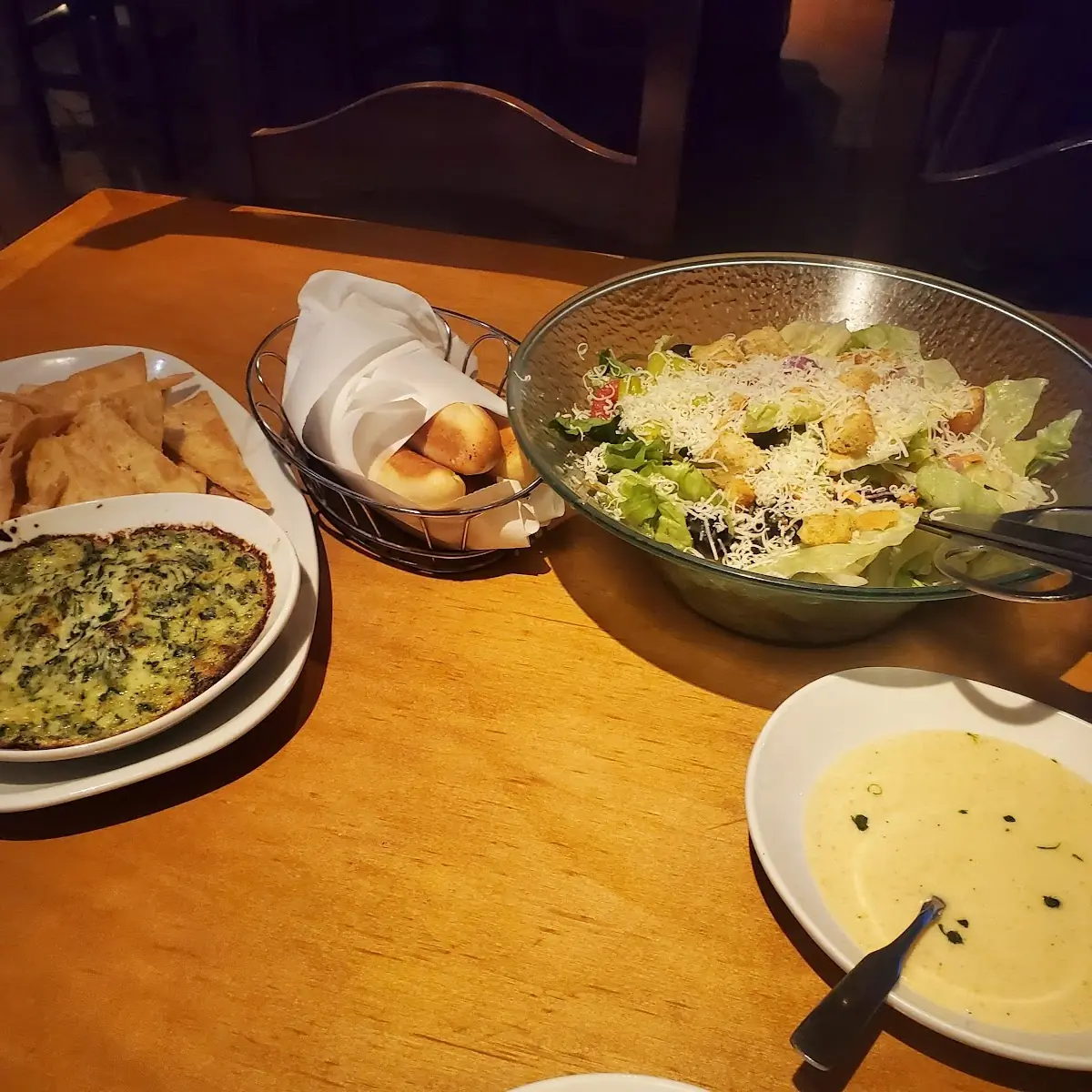 Never-Ending Soup Salad & Breadsticks