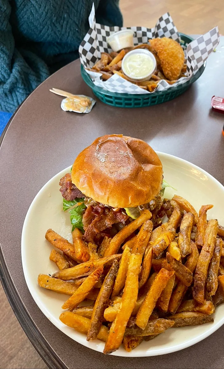 Troy’S Monster Burger, Mud Slide Cafe