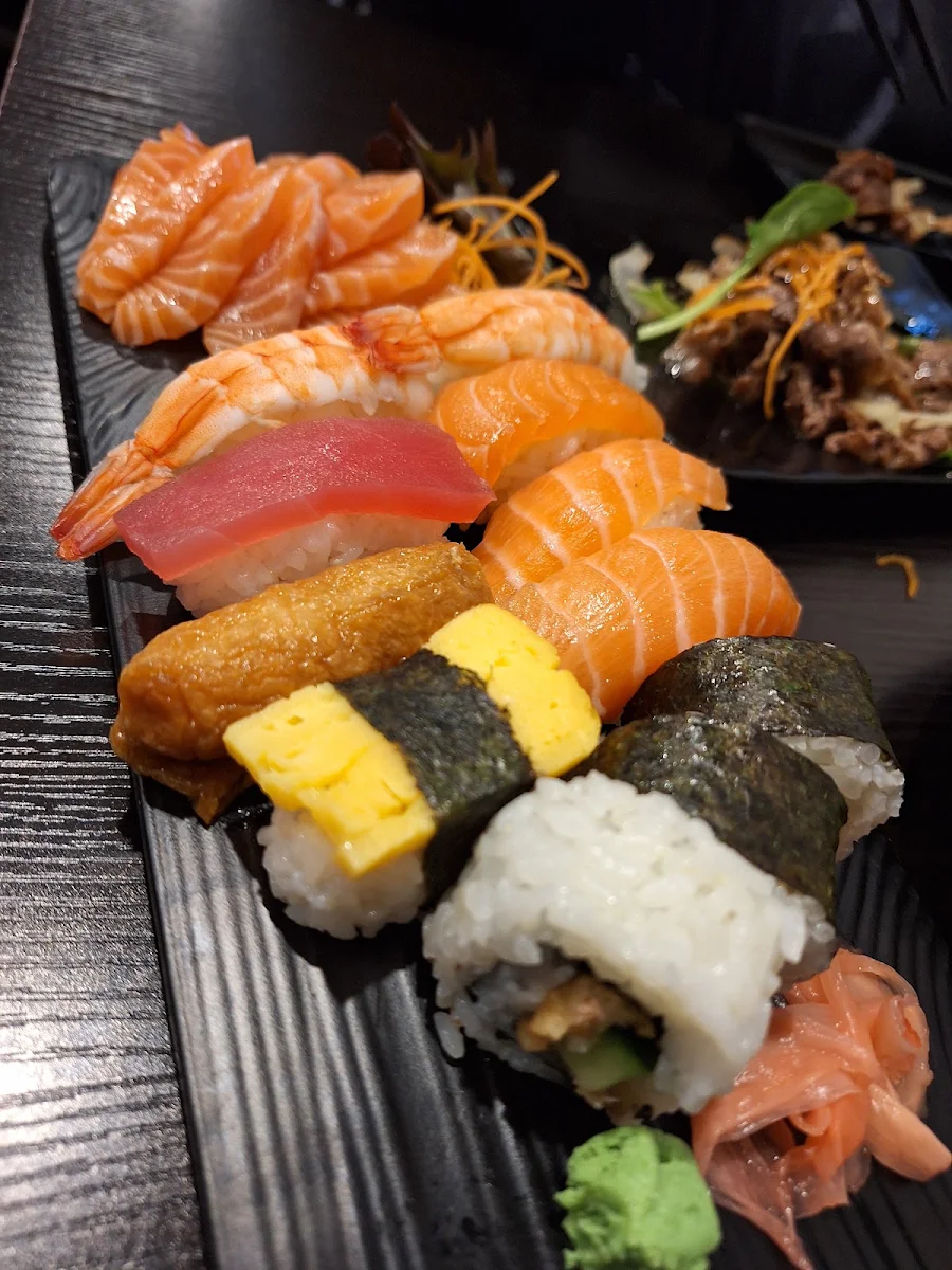 Sushi Nigiri Platter, Okami Japanese Restaurant