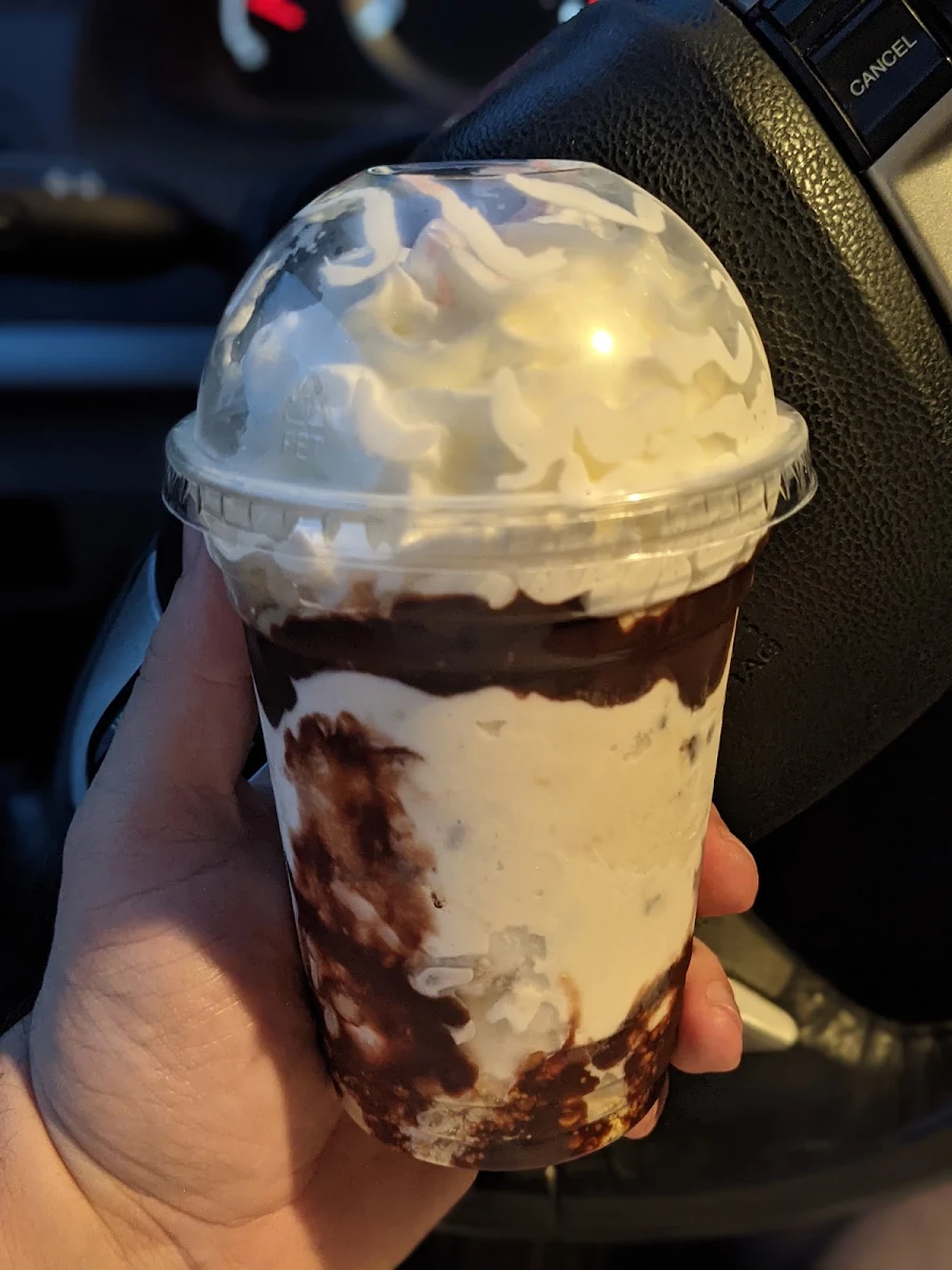 Large Ice Cream Sundae