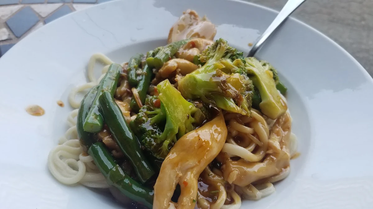 Szechuan Chicken Noodles, Legendary Noodle House