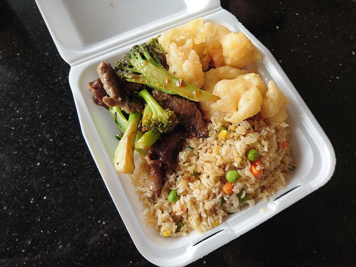 Fried Rice Beef with Broccoli and Fried Shrimp