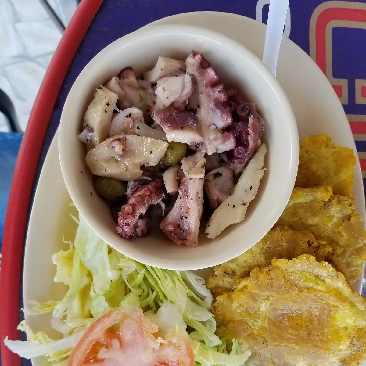 Ensalada Mixta Con Tostones