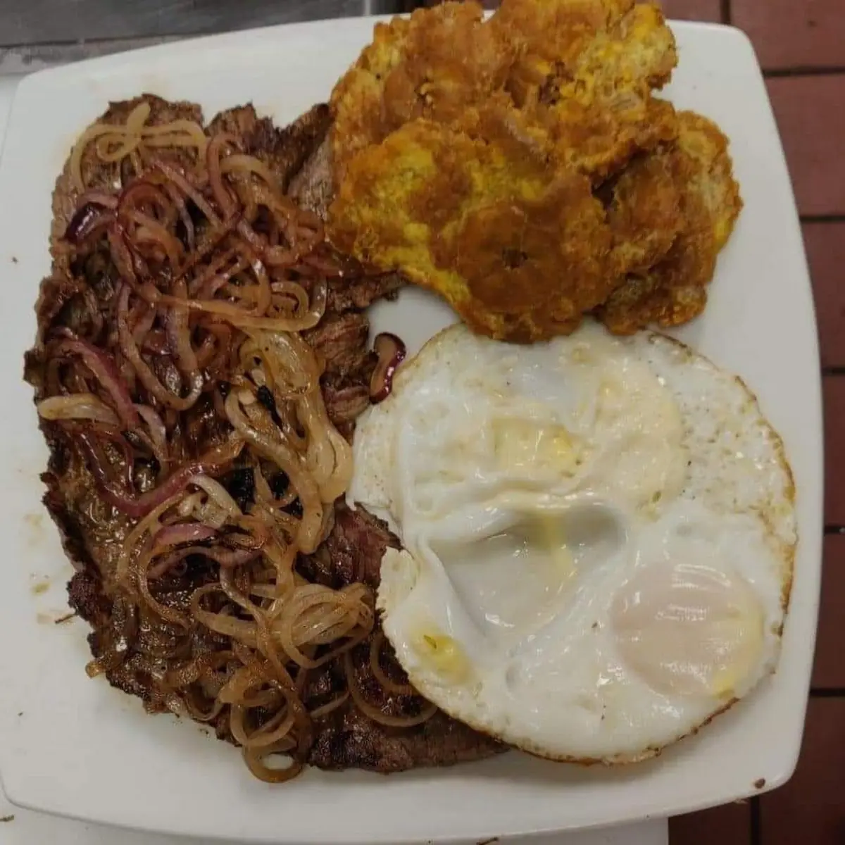 Bistec Encebollado
