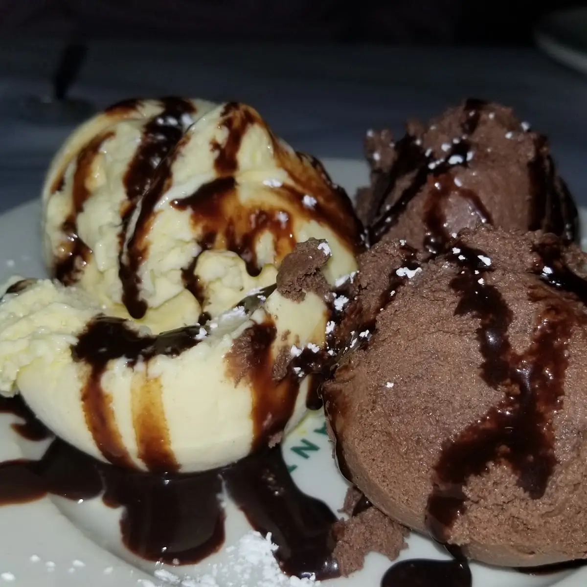 Cream Puff w Vanilla Ice Cream