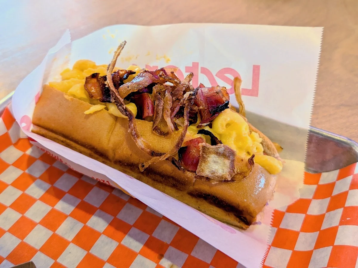 Hot Dog Denise, Chez Denise