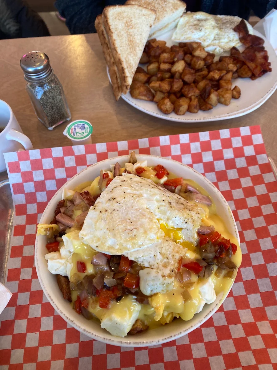 Poutine Déjeuner Extra Oeuf Tourné, Chez Denise