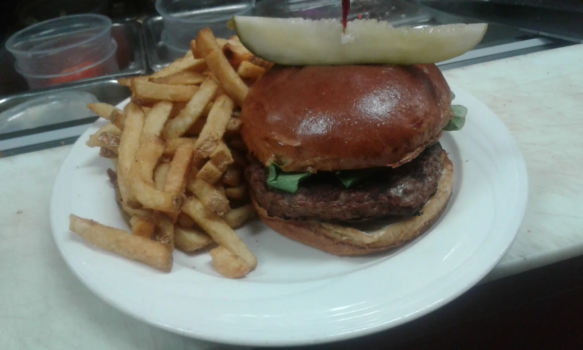 Highlights, PIGGY'S PUB & GRILL