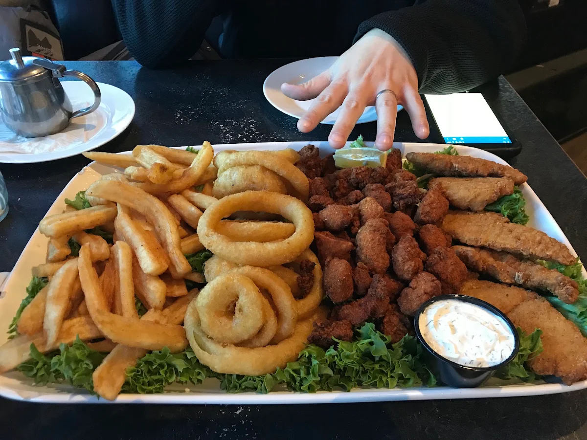 Highlights, PIGGY'S PUB & GRILL