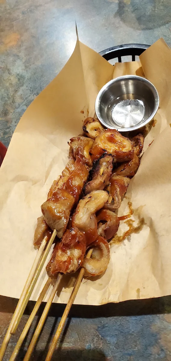 Inihaw, PIGGY'S PUB & GRILL