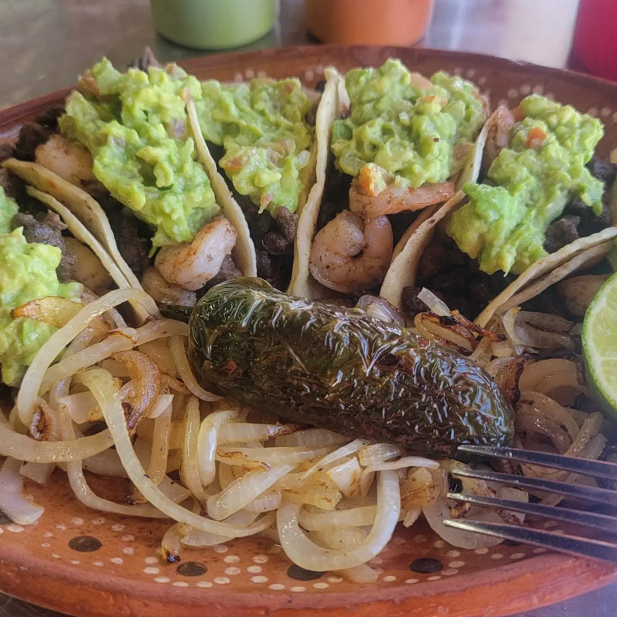 Tacos de Camarón Y Carne Asada