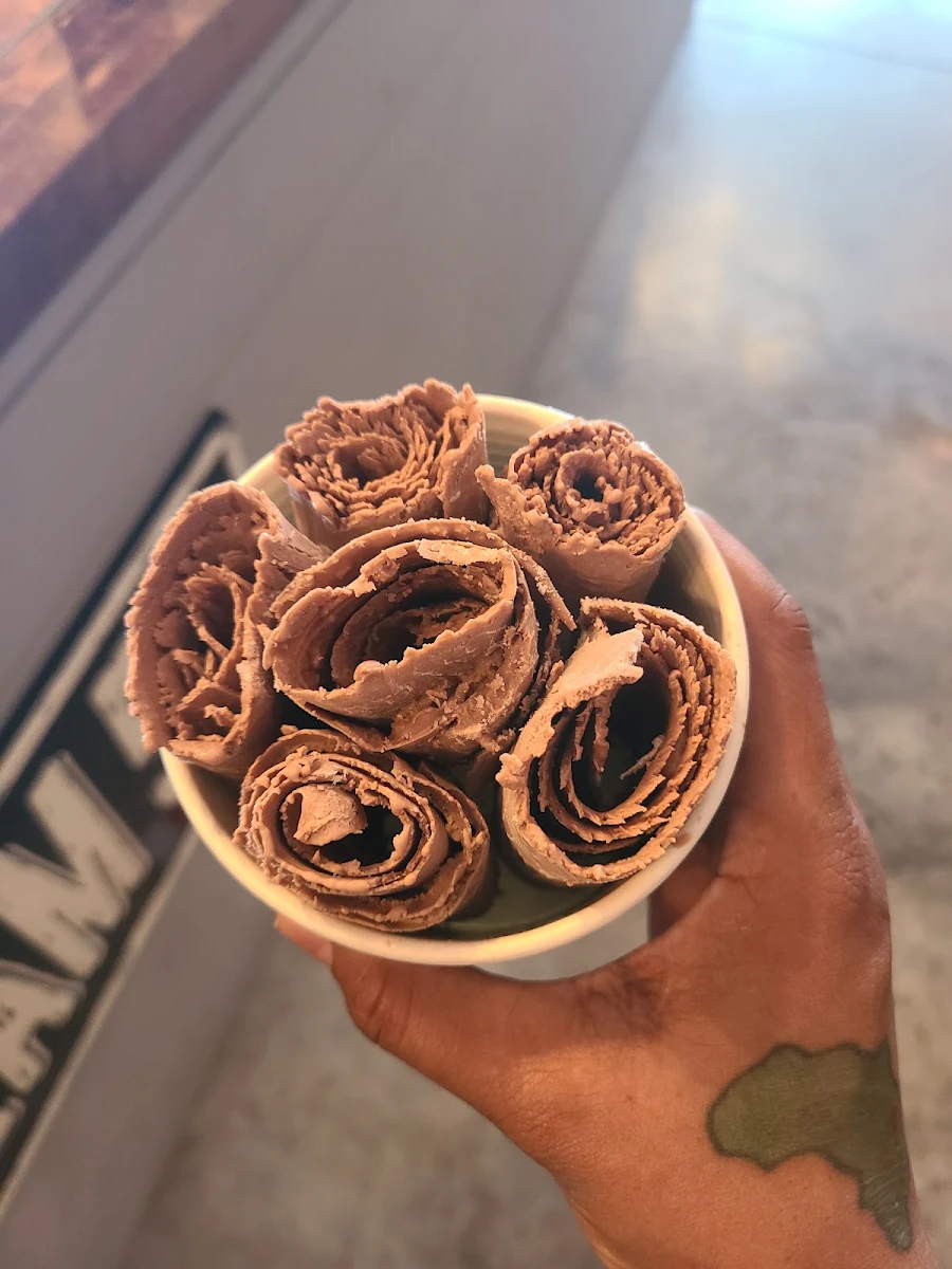 Rolled Chocate Ice Cream with Graham Crackers