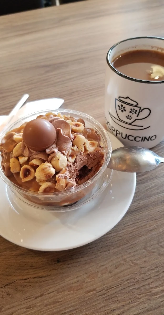 Ferrero Rocher Cake, Happiness