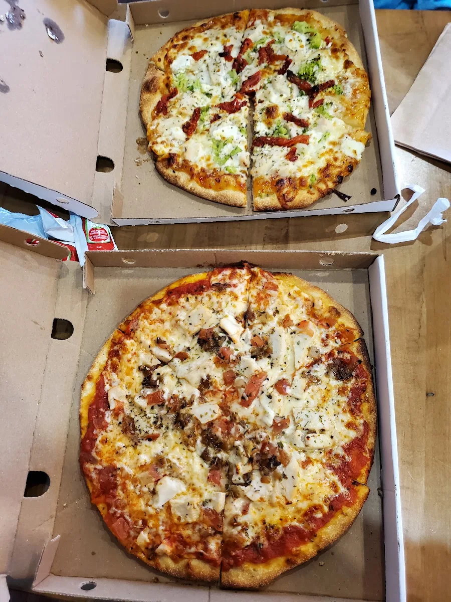 Gourmet Thin Chicken Bruschetta Pizza, Pizza Pizza