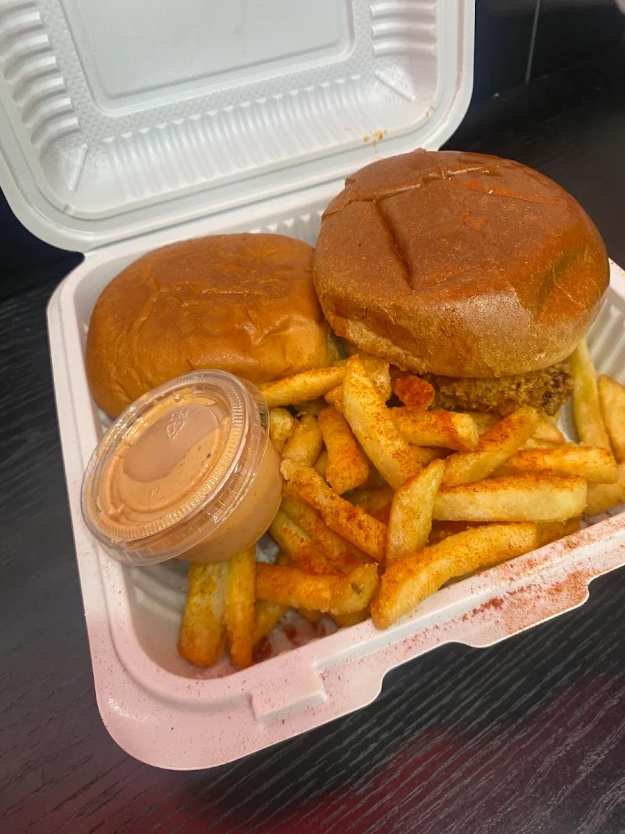 Highlights, Simba's Hot Chicken (Markham Rd)
