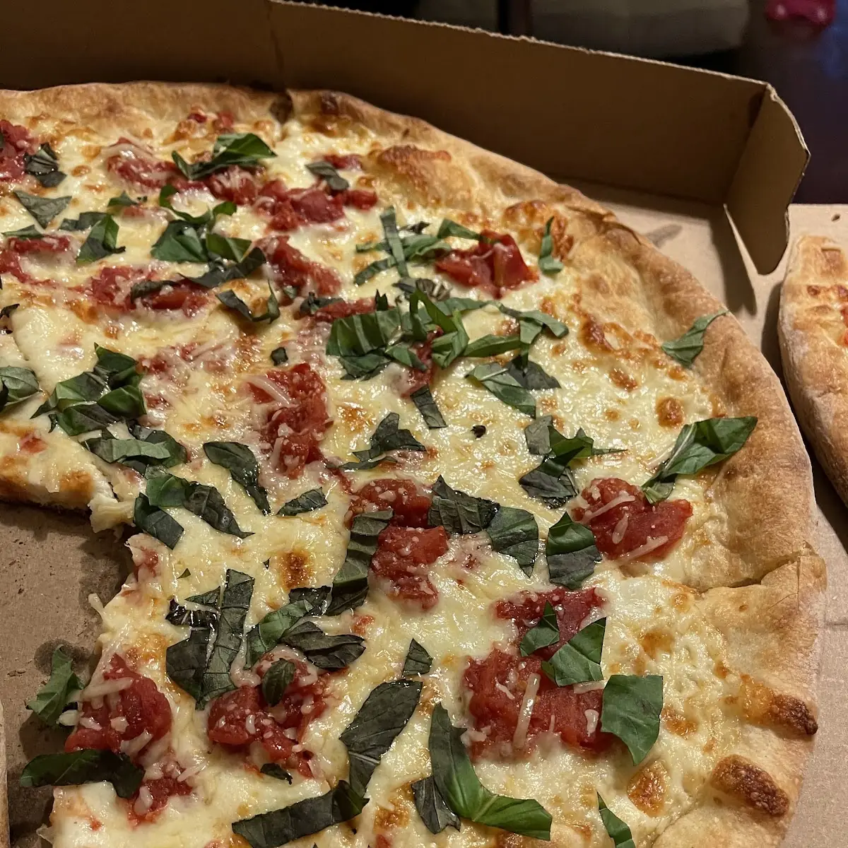 Sauteed Spinach Sliced Tomatoes & Shredded Romano Pizza