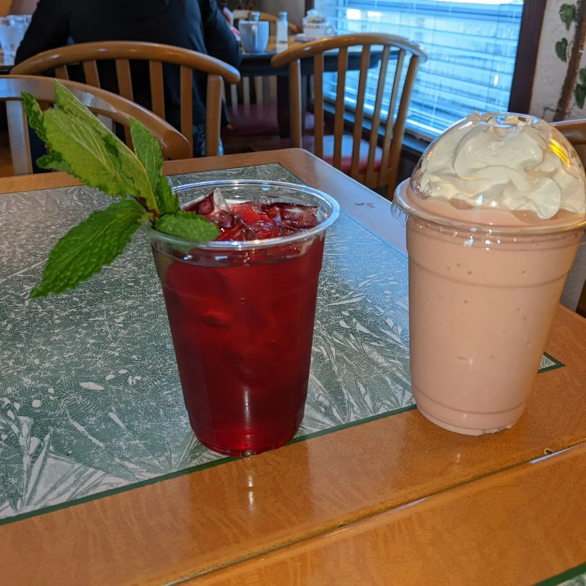 Raspberry Iced Tea and Strawberry Smoothie
