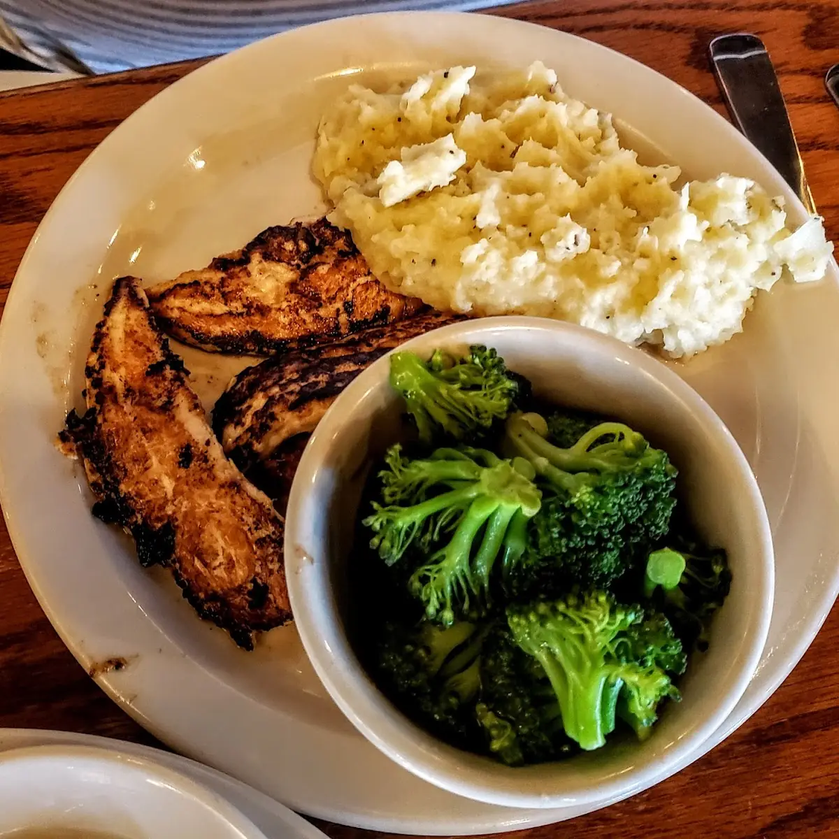 Chicken Tenderloins with Mashed Potatoes and Broccoli