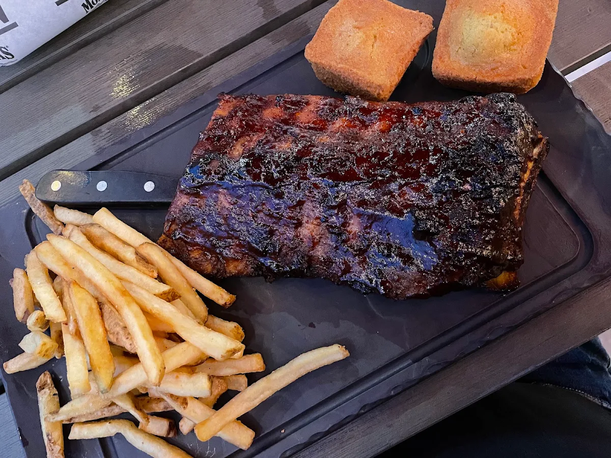 Honkin' Beef Rib, Montana’s BBQ & Bar