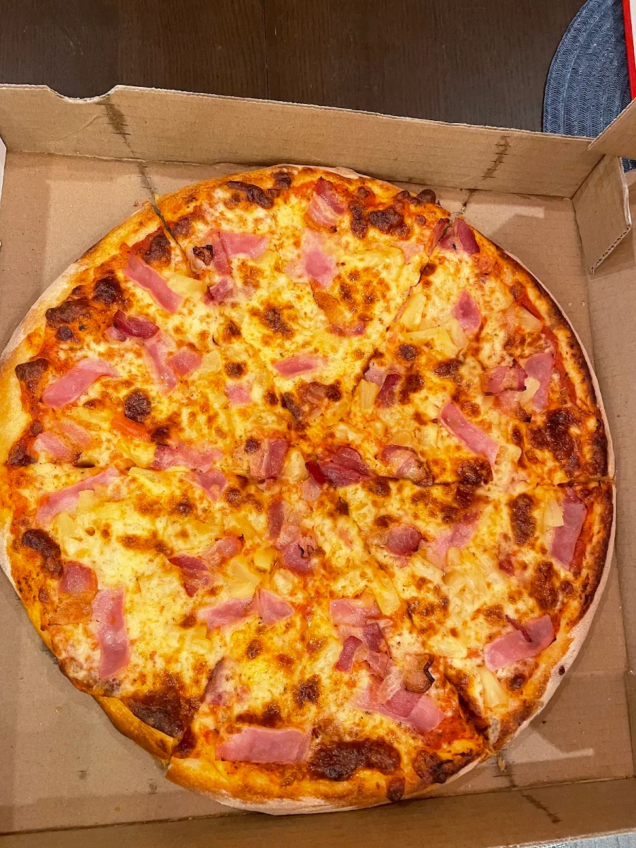 Hawaiian Pizza Ham, Luca Pizza