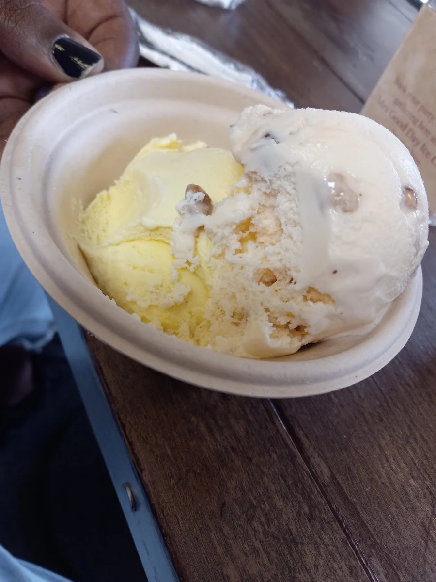 Yellow Cake & Praline Ice Cream in a Cup