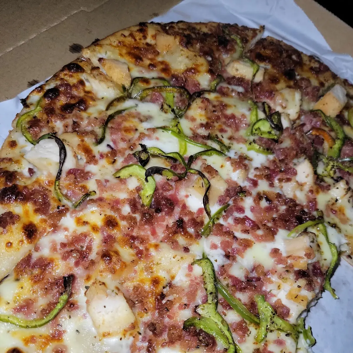 Chicken Bacon Ranch Pizza with Green Peppers