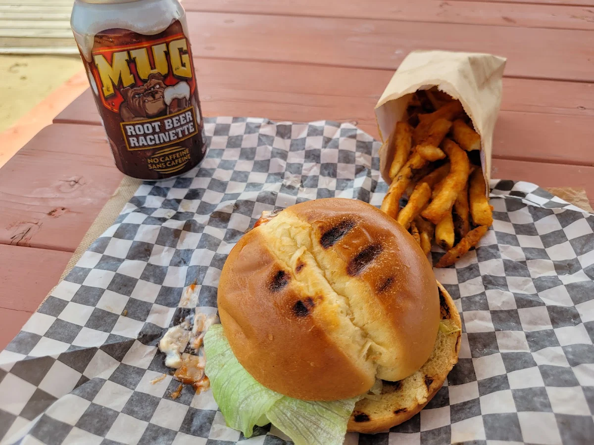 Burger Classique Et Frites Épicées