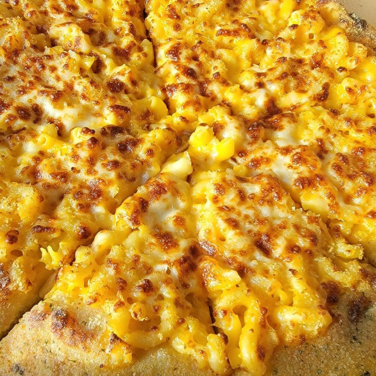 Mac and Cheese Pizza