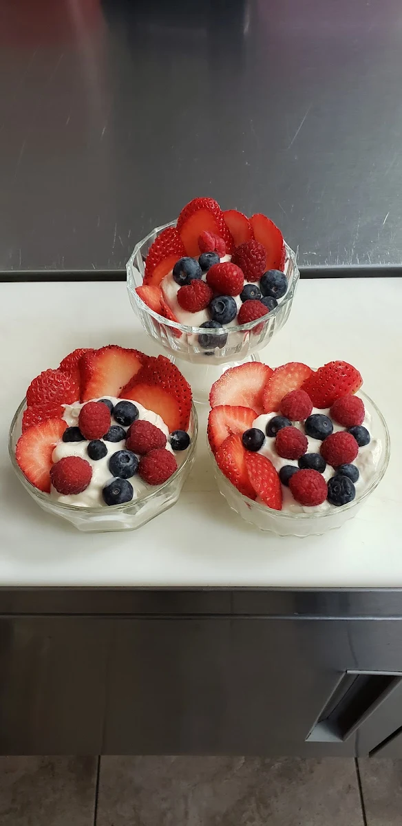 Yogurt Parfait Greek Yogurt Fresh Fruit & Granola