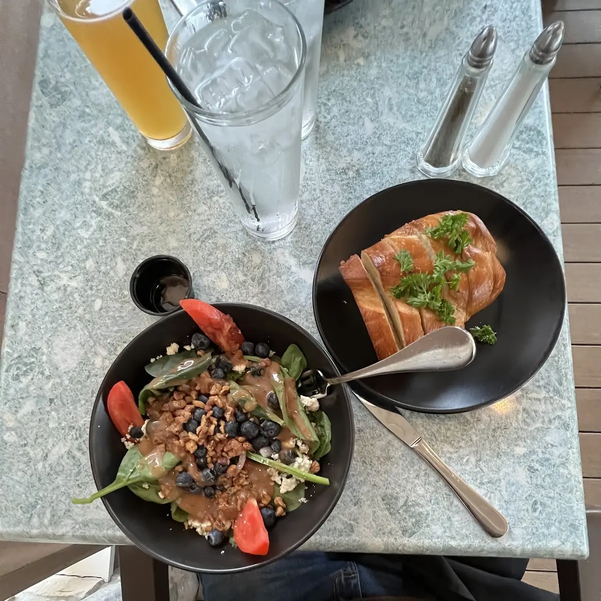 Gorgonzola Spinach Salad