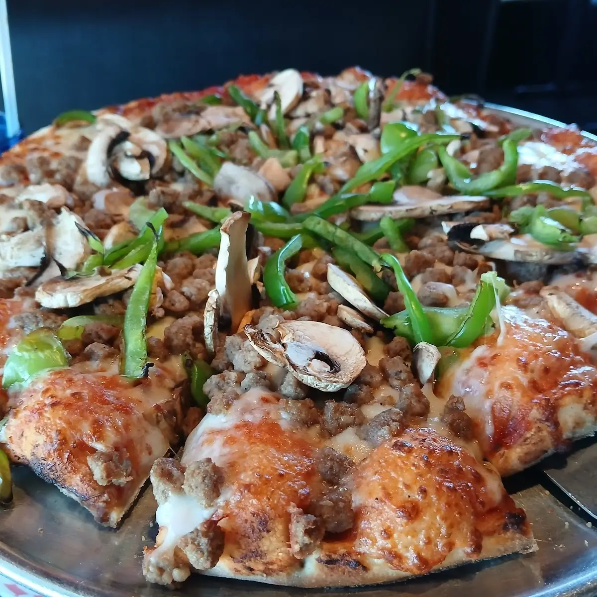 Mushrooms and Green Peppers Pizza