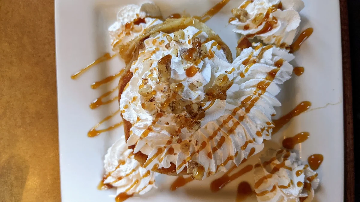 Cinnamon Roll Crêpe, Cafe Archibald