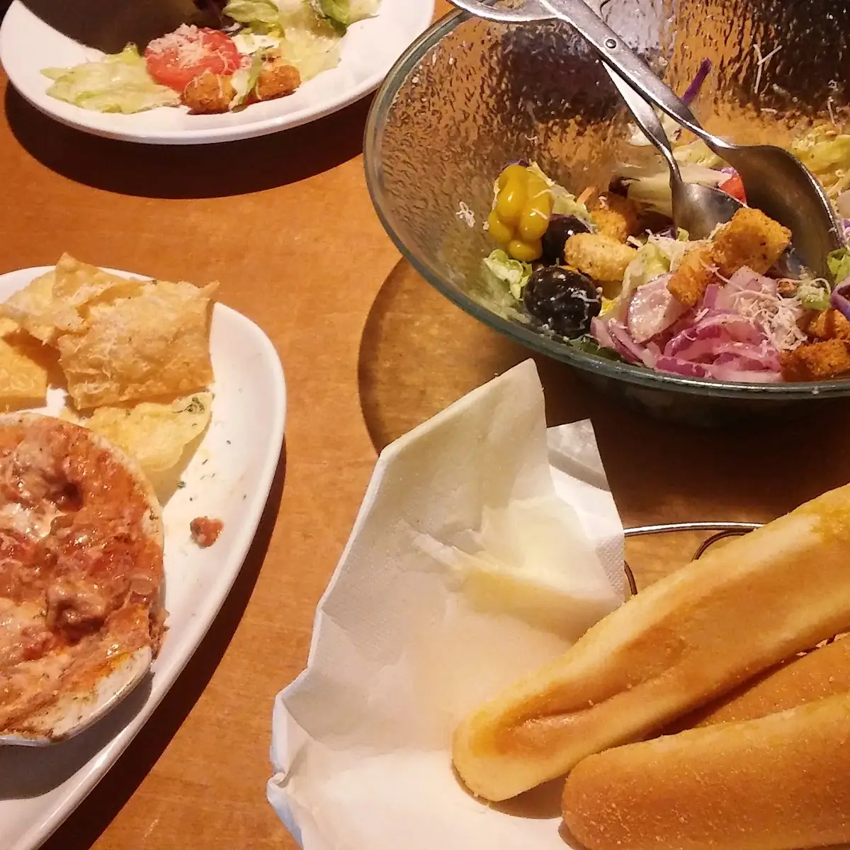Never Ending Soup Salad & Breadsticks