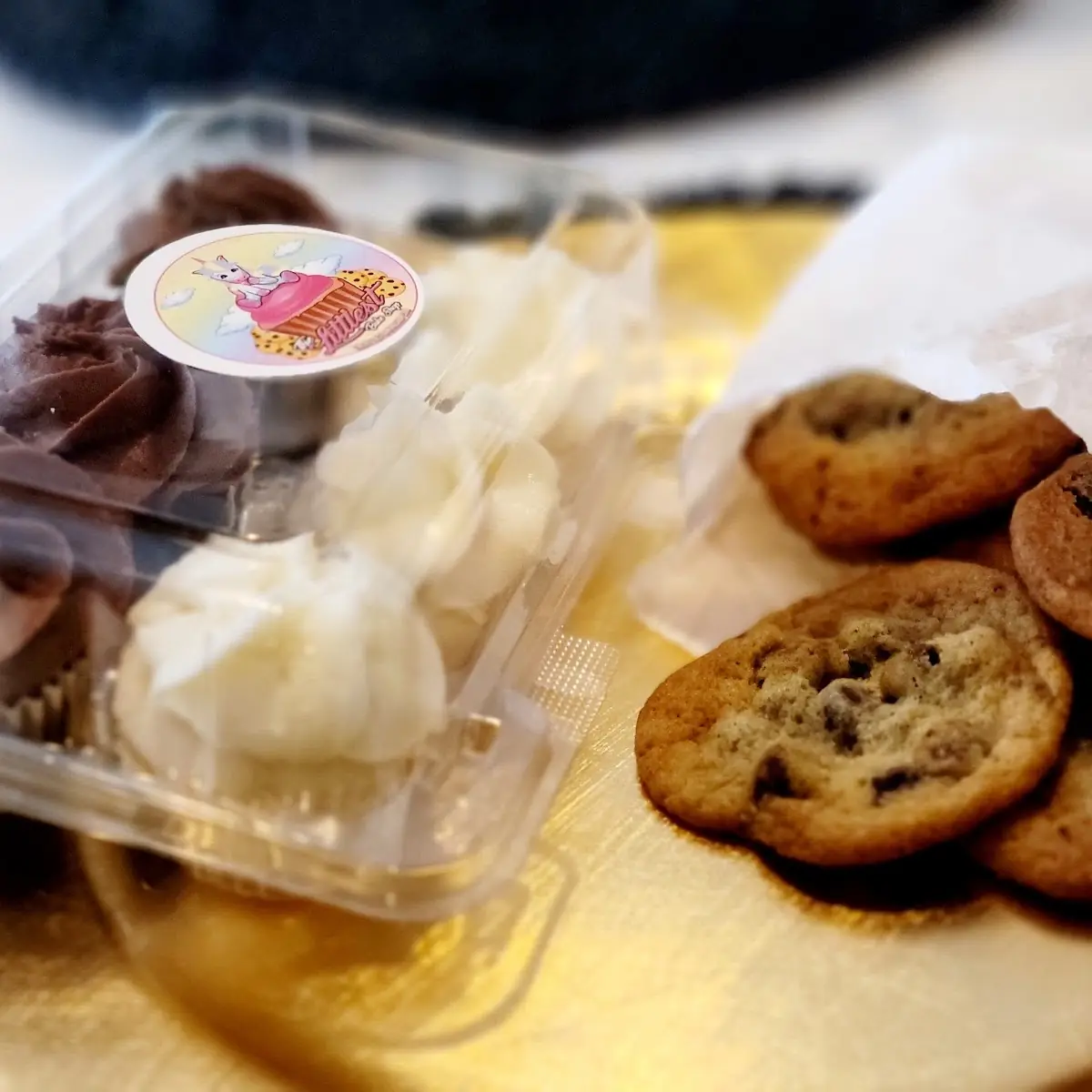 Mini Cupcakes and Chocolate Chips Cookies