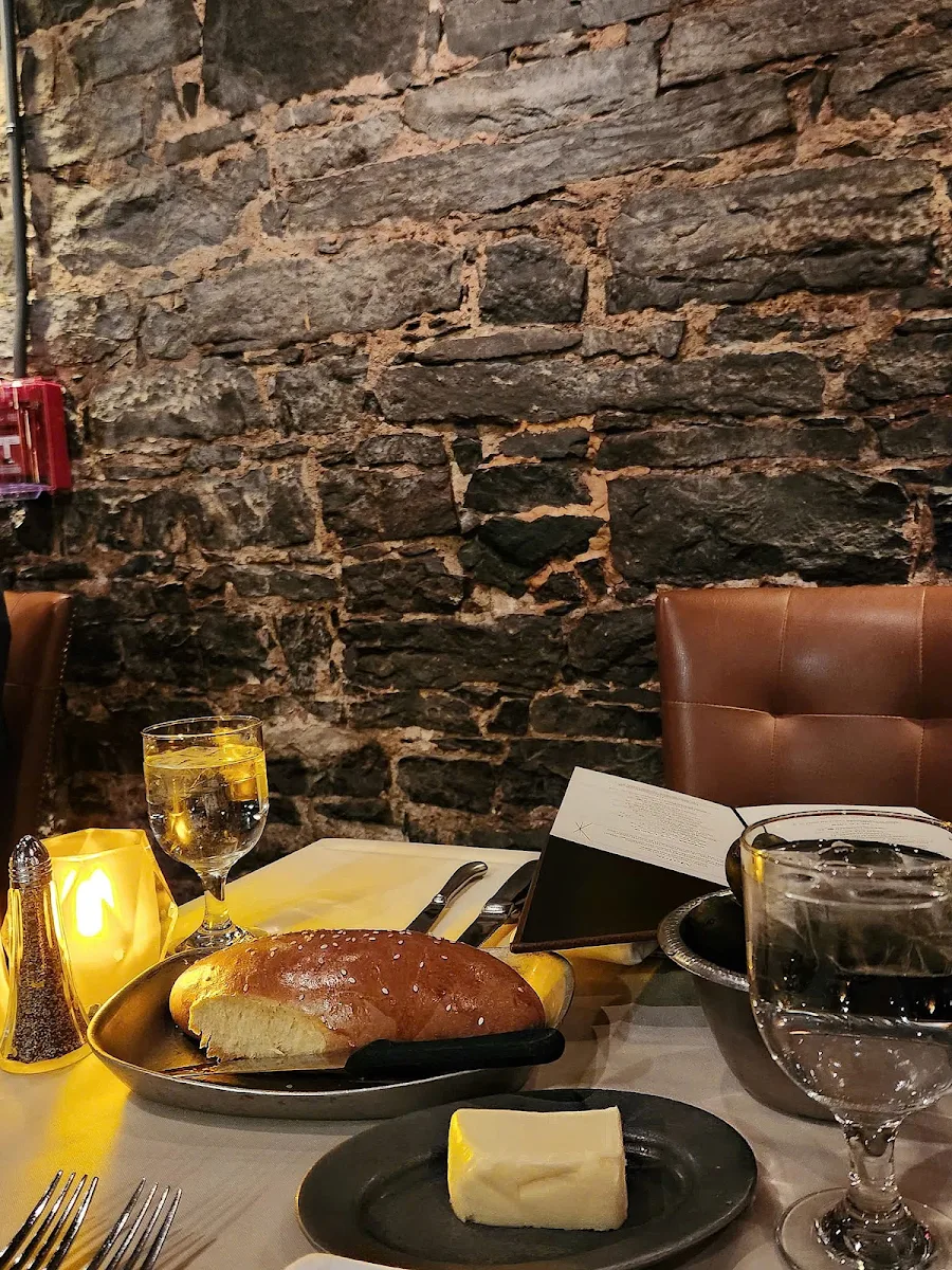 Bread and Pickles, Gibbys