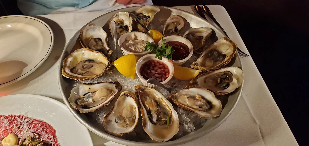 Chilled Oysters On, Gibbys