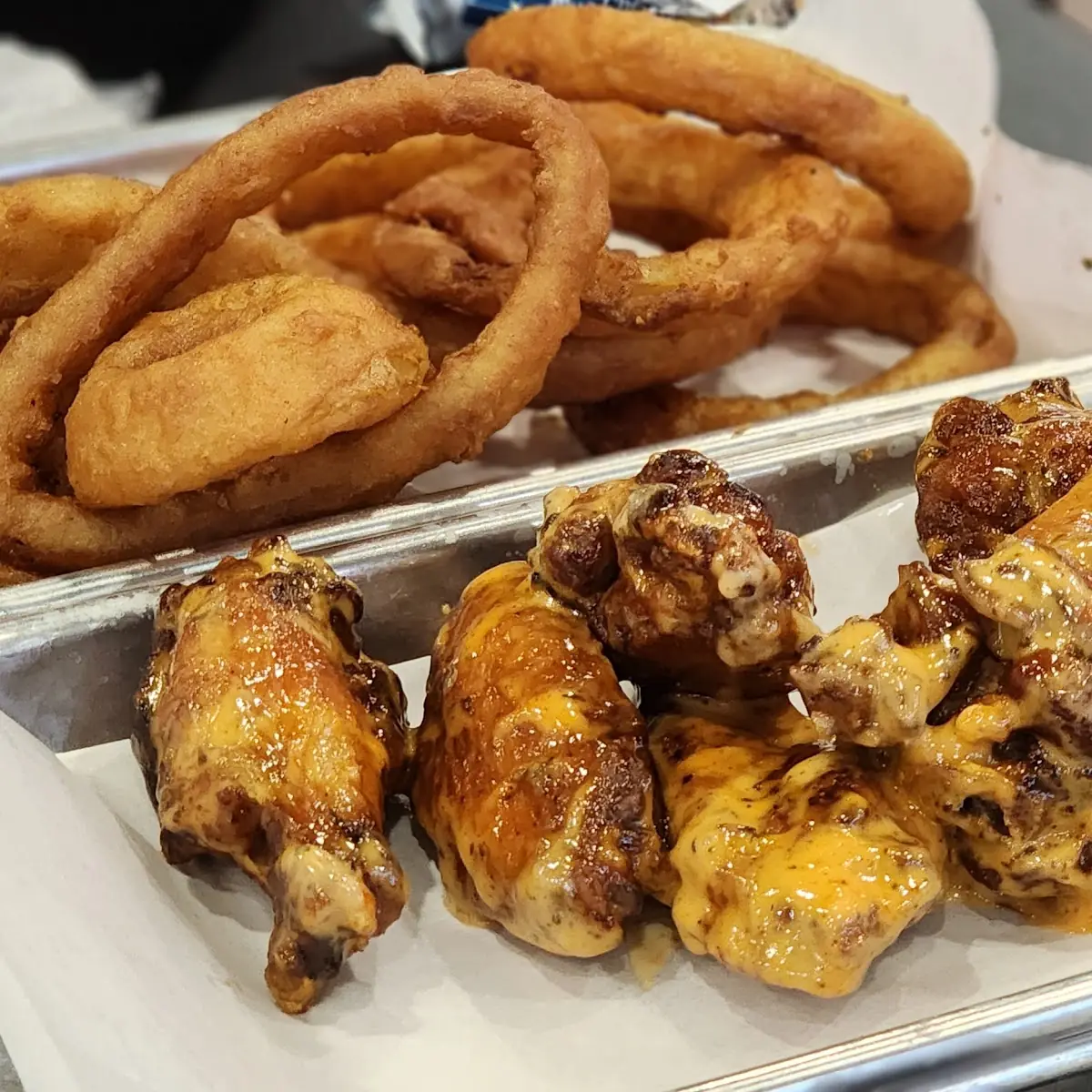 Chicken Wings w Meatheadz Sauce