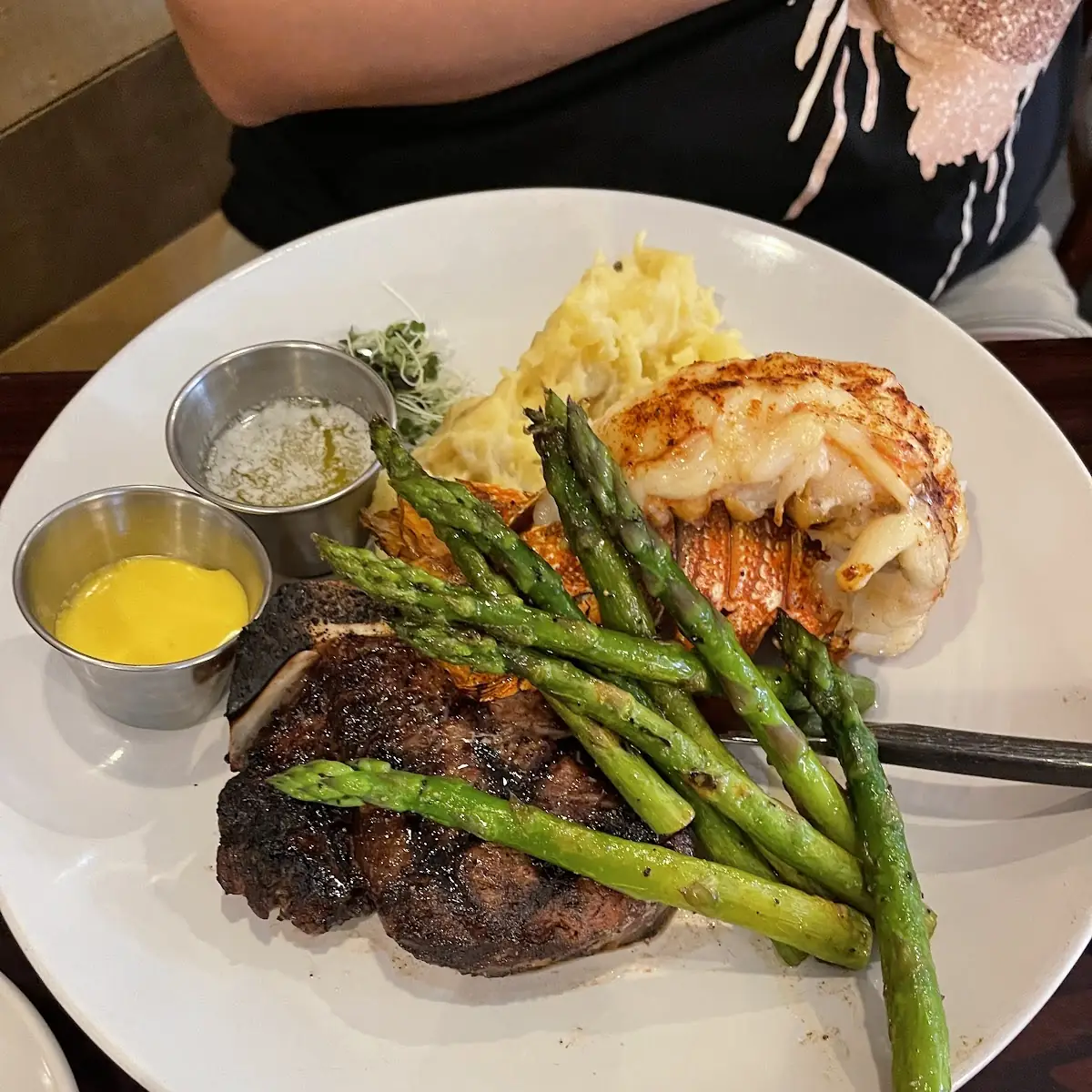 Boz Lobster Tail WL Asparagus