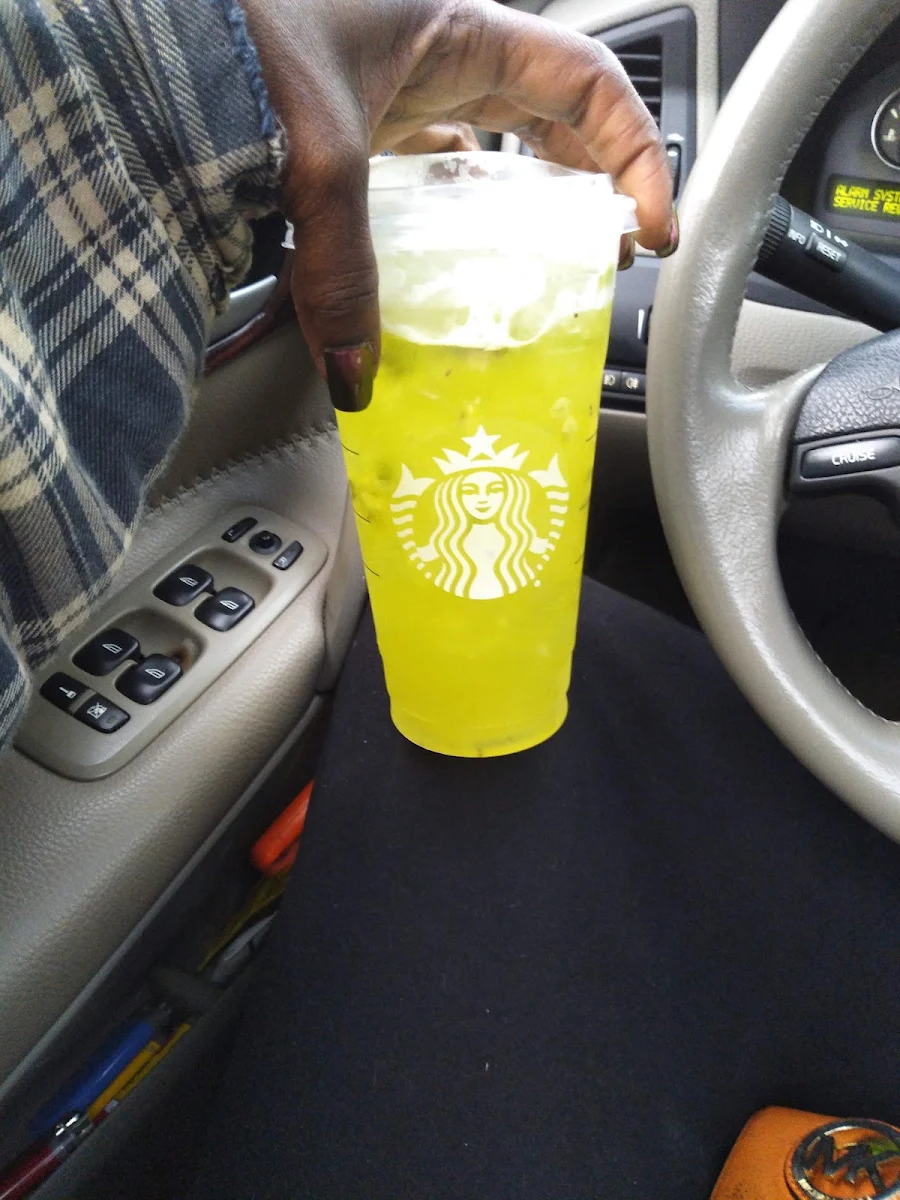 Kiwi Dragon Fruit Made w Lemonade
