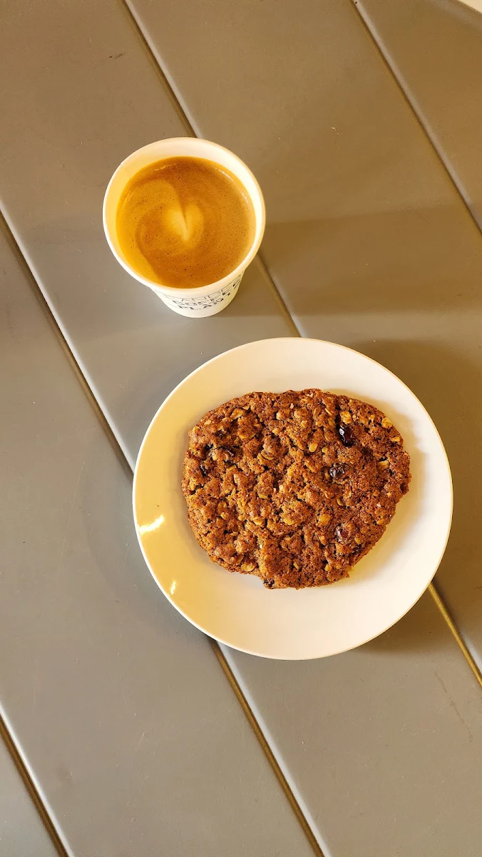 Oatmeal Cookie & Cortado