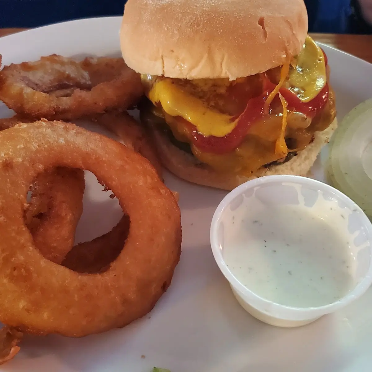 Cheeseburger with Onion Rings