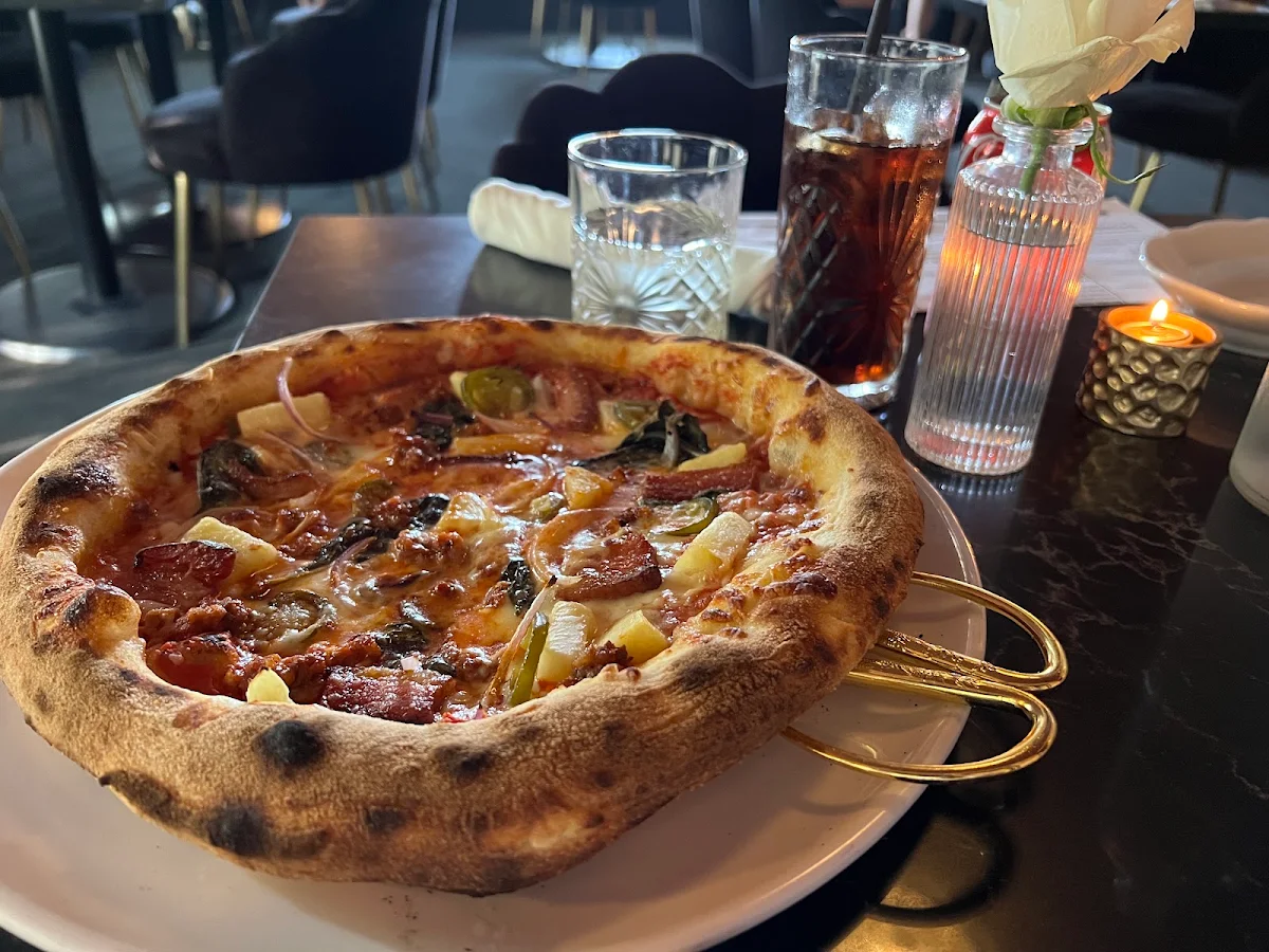 Hawaiian Pizza, Piano Piano Restaurant