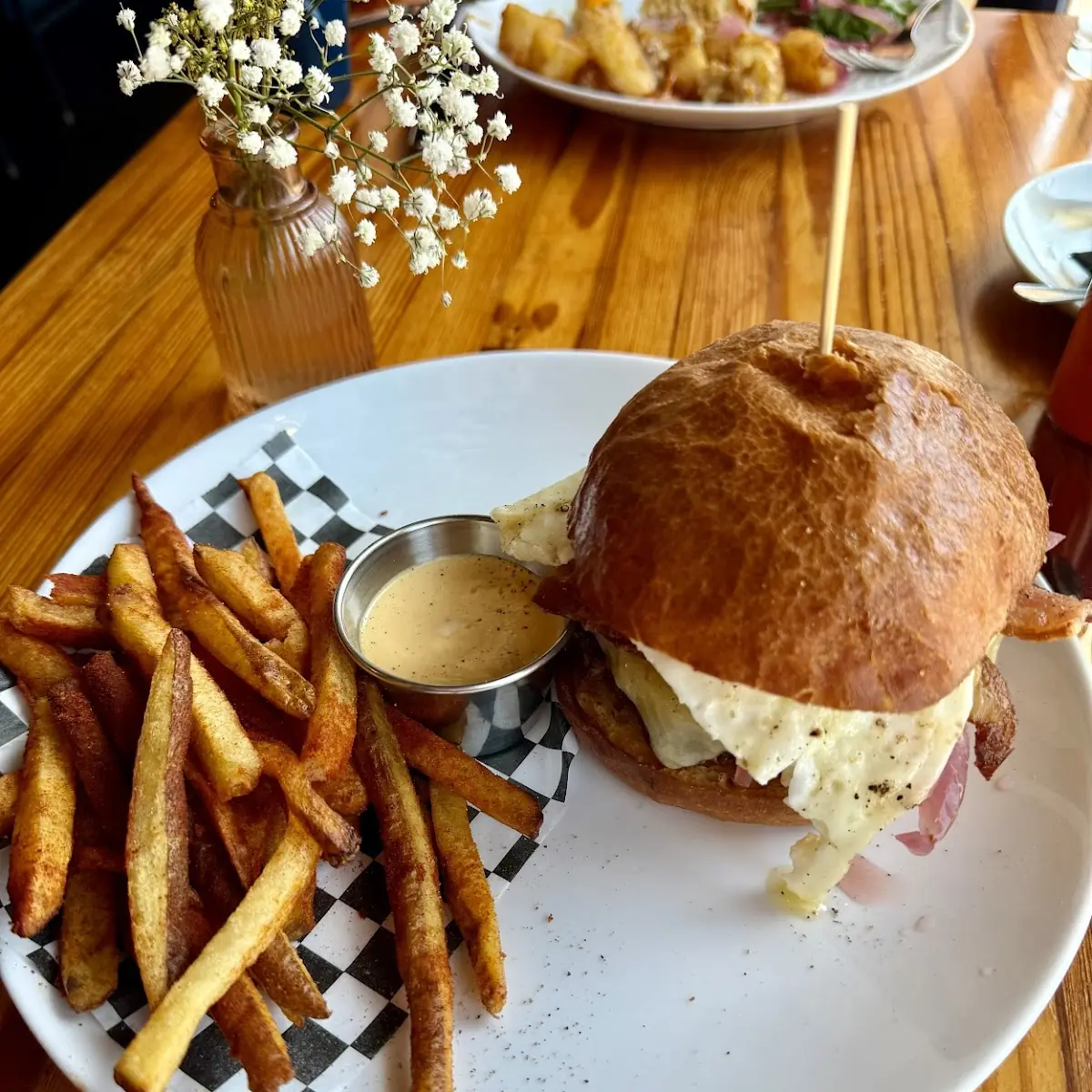 Brunch Burger & Fries
