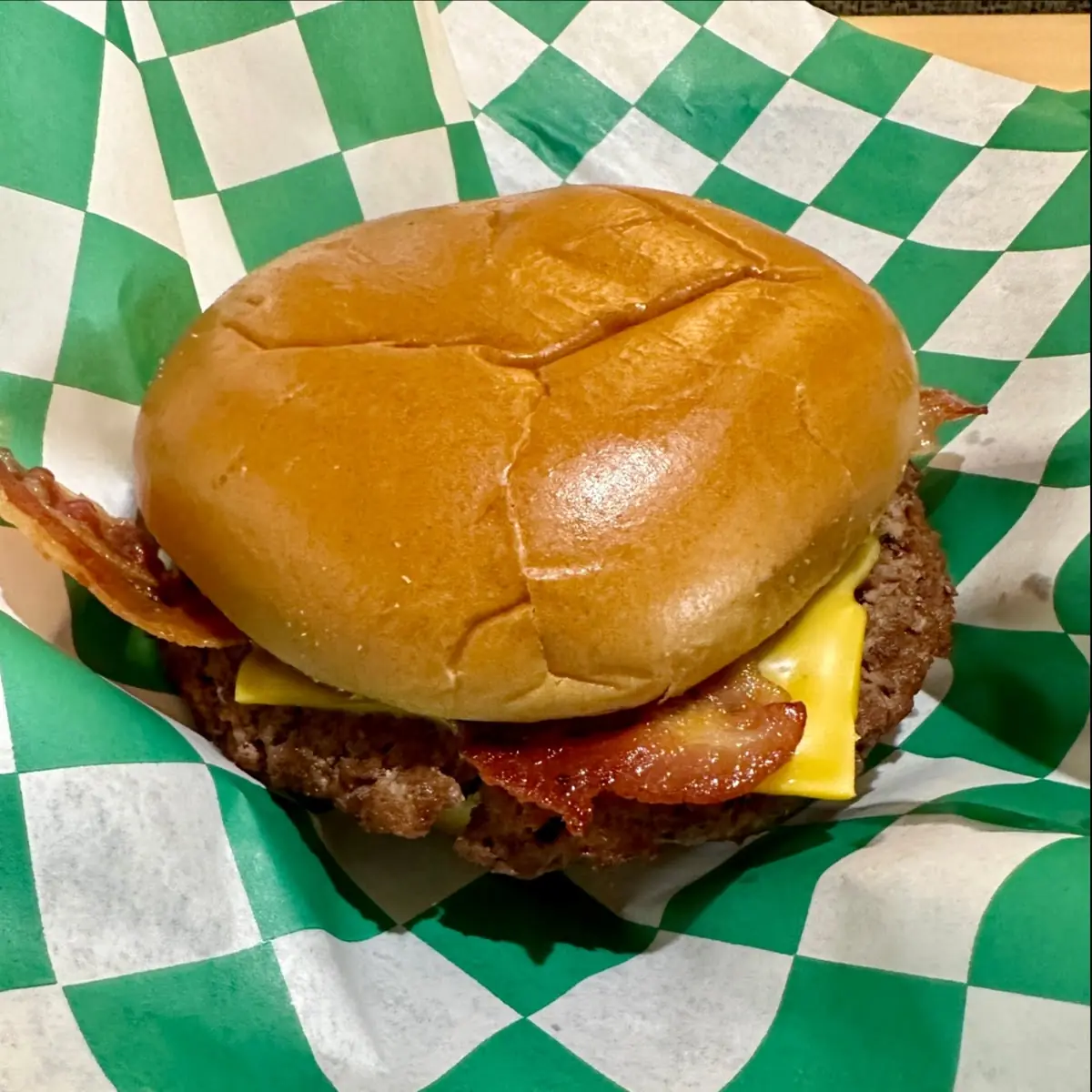 Cheeseburger with Fried Pickle Chips
