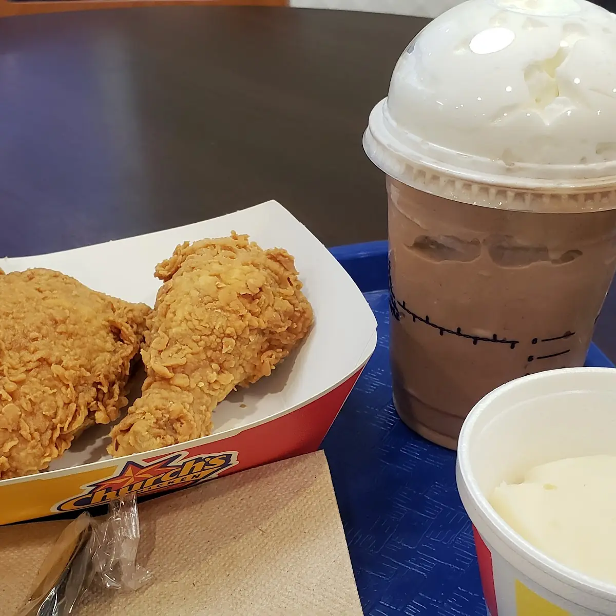 Pollo Frito Con Papas Majadas