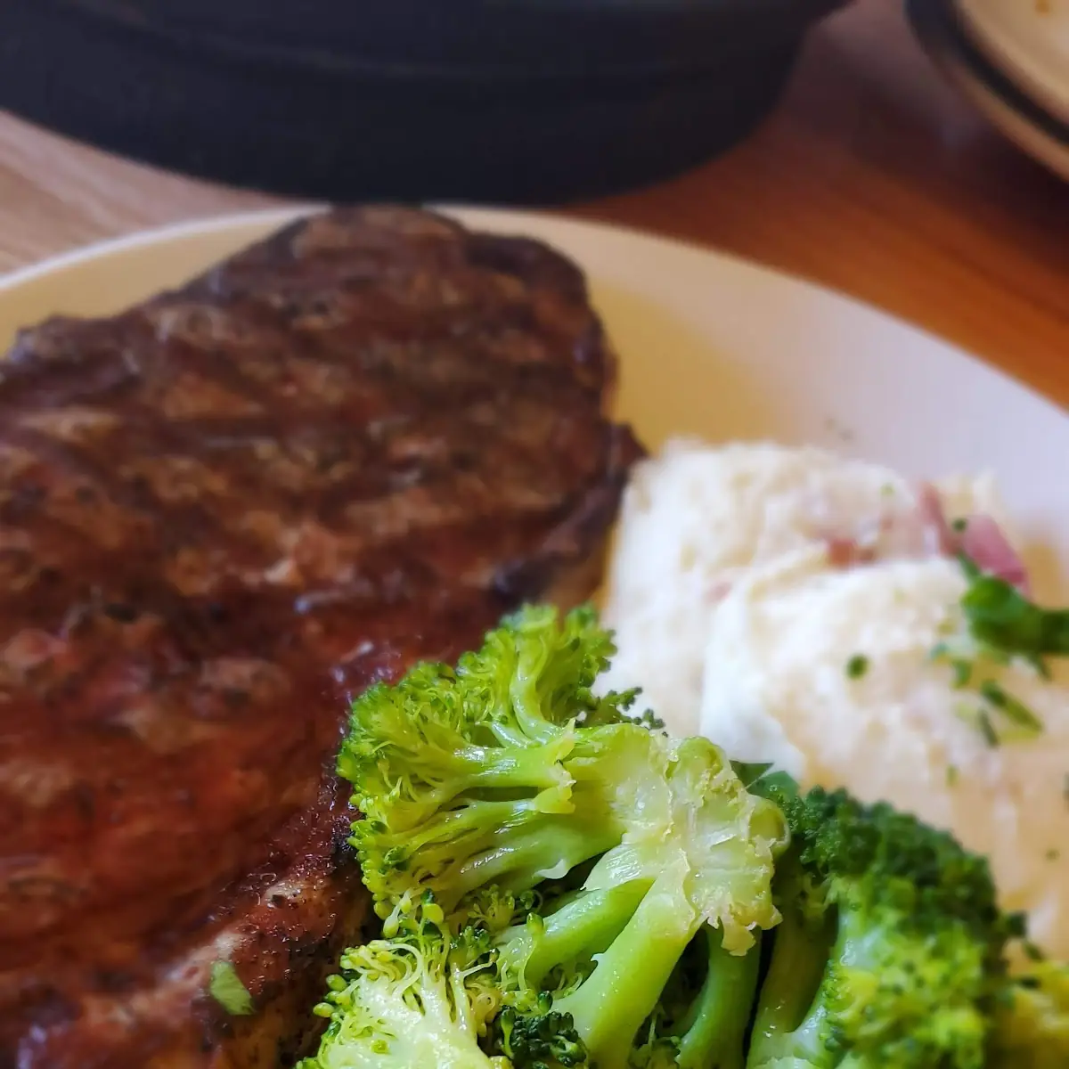 Sirloin Steak Garlic Mashed Potatoes and Broccoli