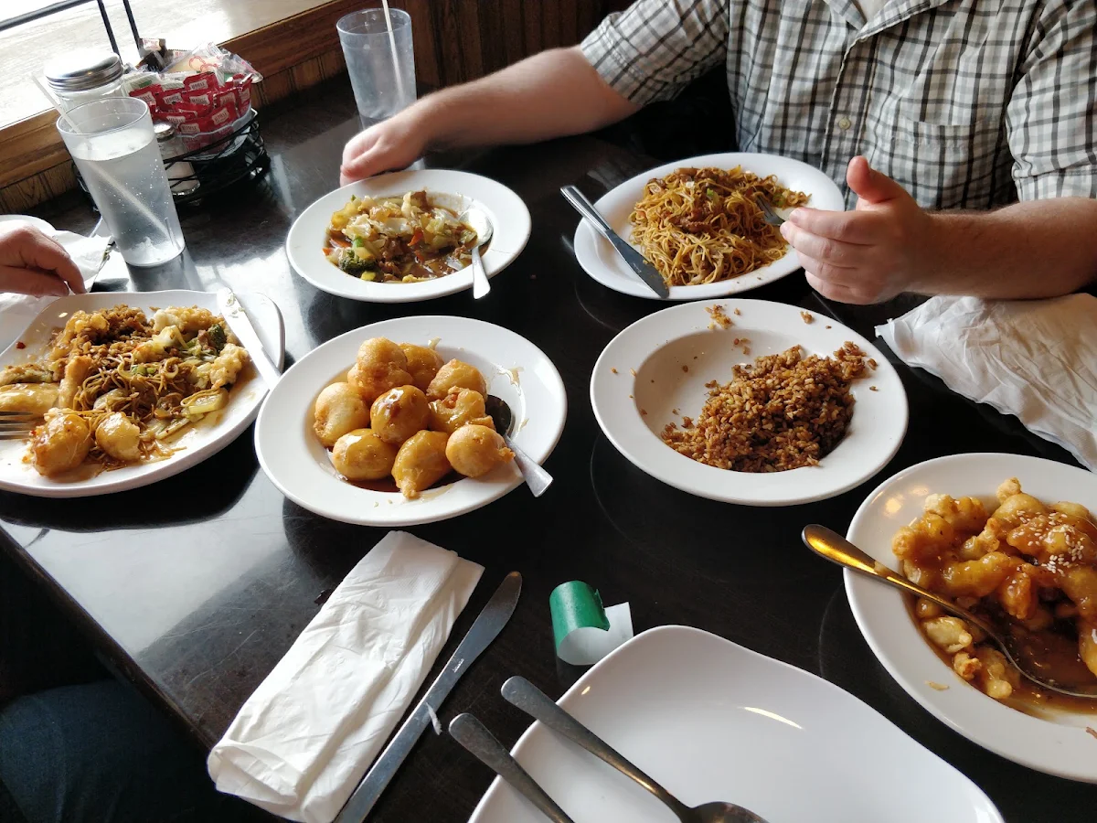 Highlights, Fifth Avenue Bar & Grill
