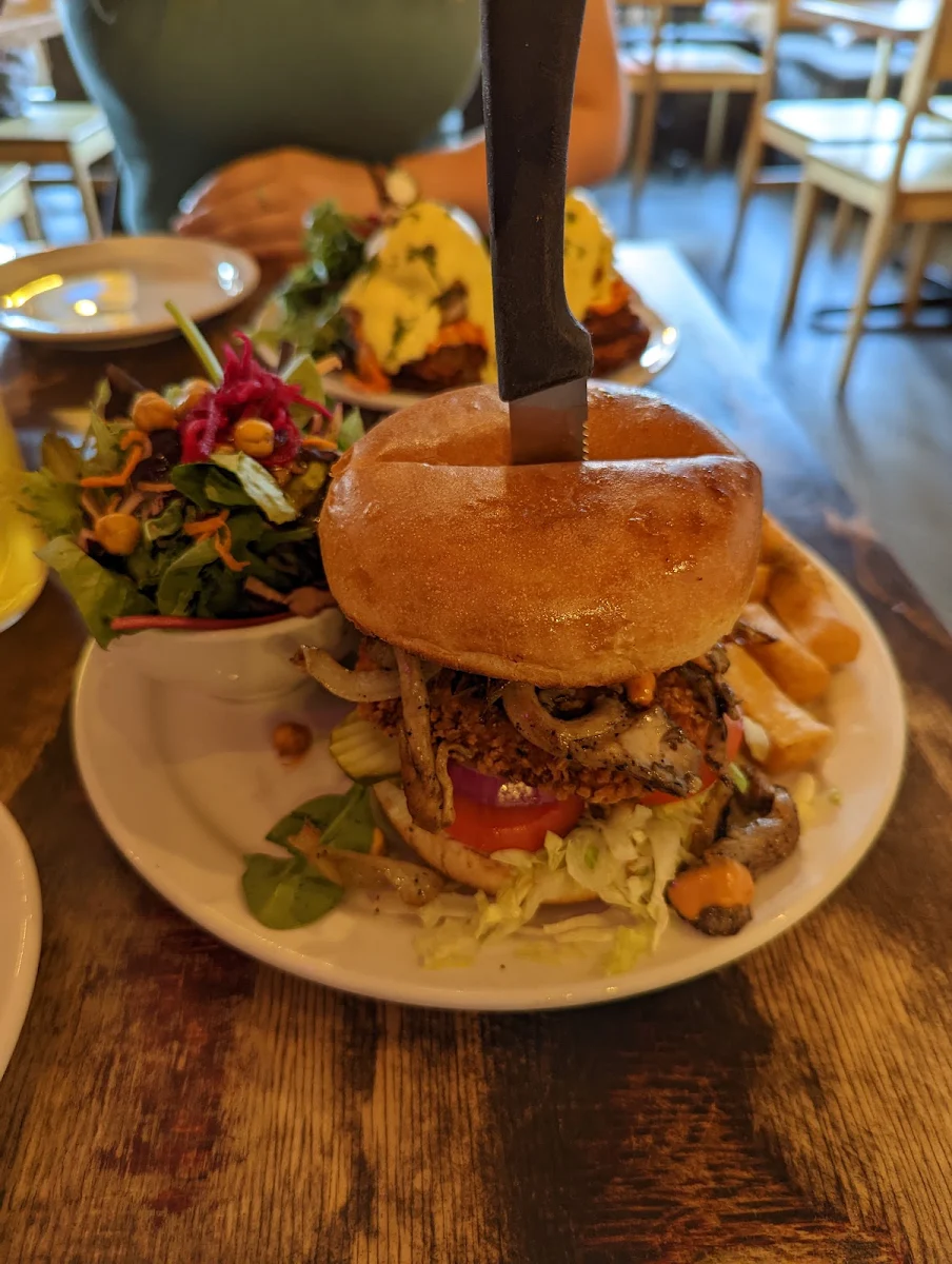 Spicy Halloumi Burger, Chickpea Restaurant