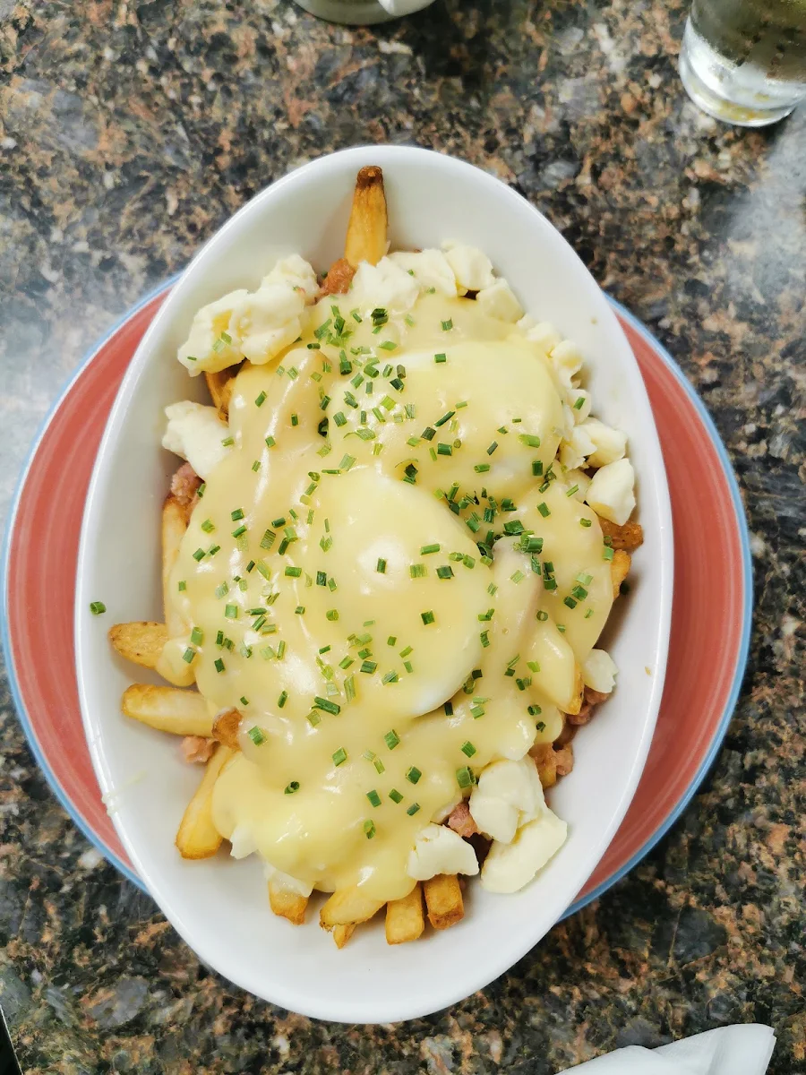 Breakfast Poutine