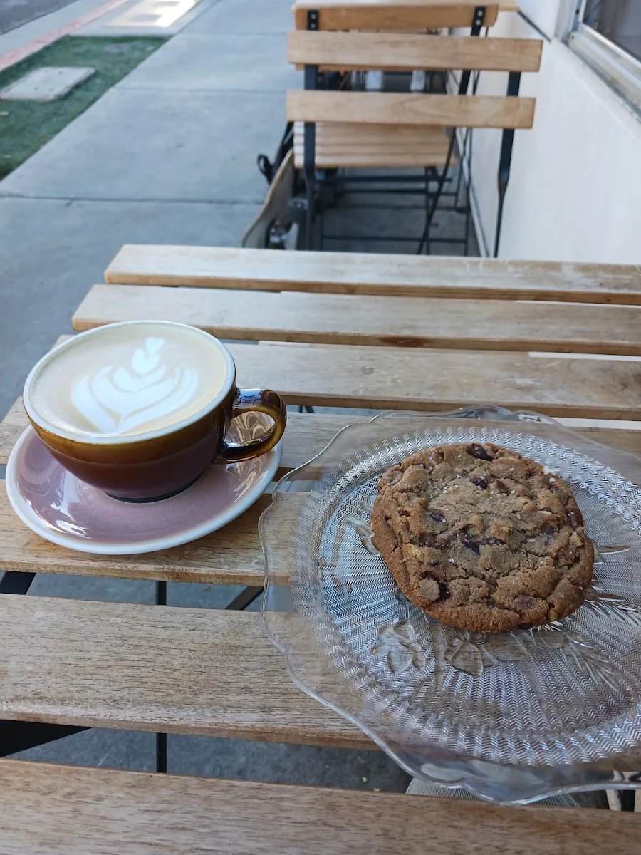 Chi Latte & Salted Caramel Cookie